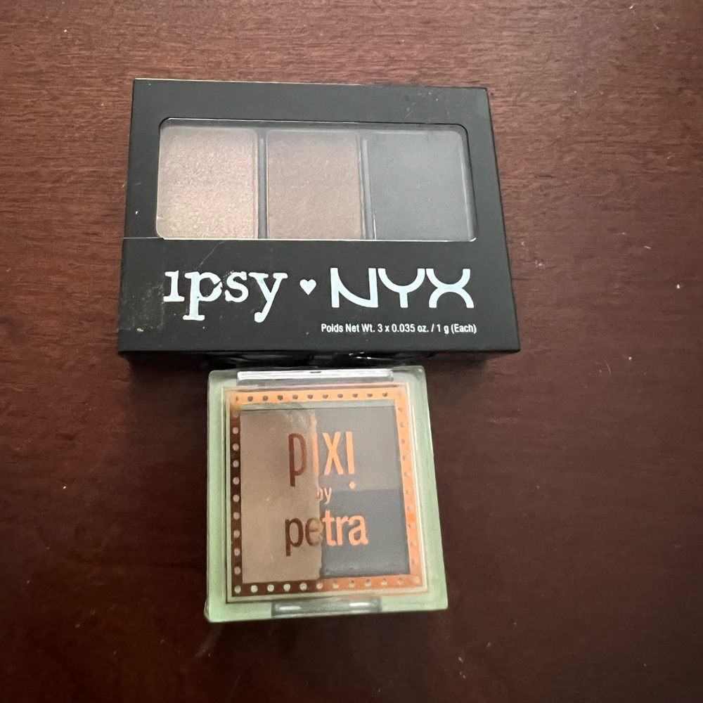 New sealed Smokey eyeshadow browns nudes